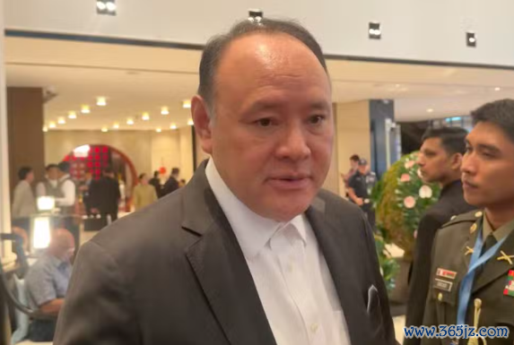 特奥多罗在香会时刻接纳记者发问 菲媒视频截图